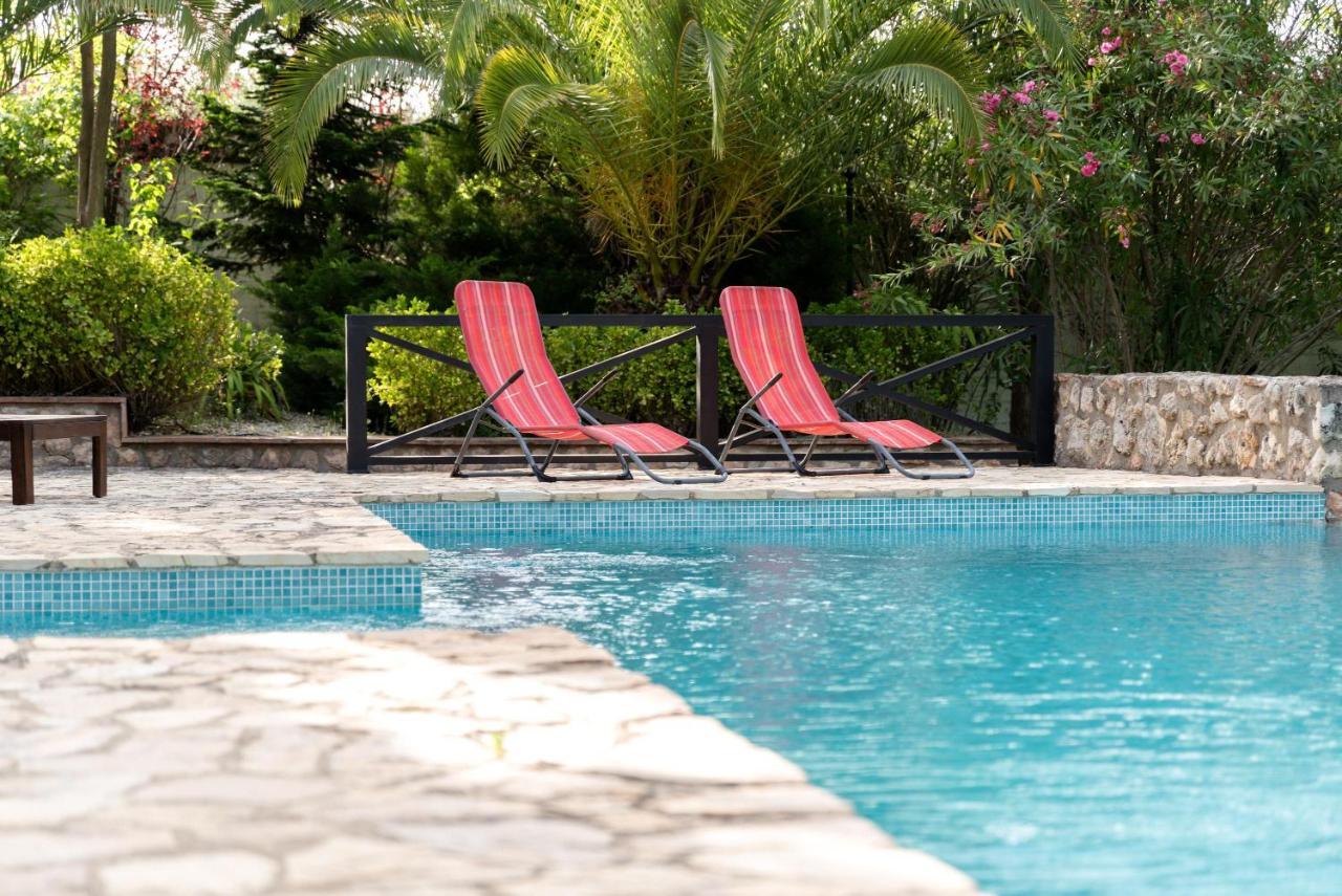 La Jacaranda Villa *
